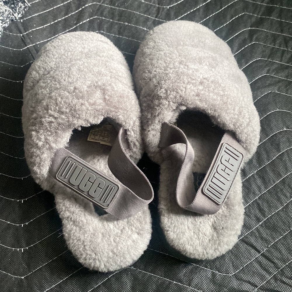 UGG - Picture 3 of 3